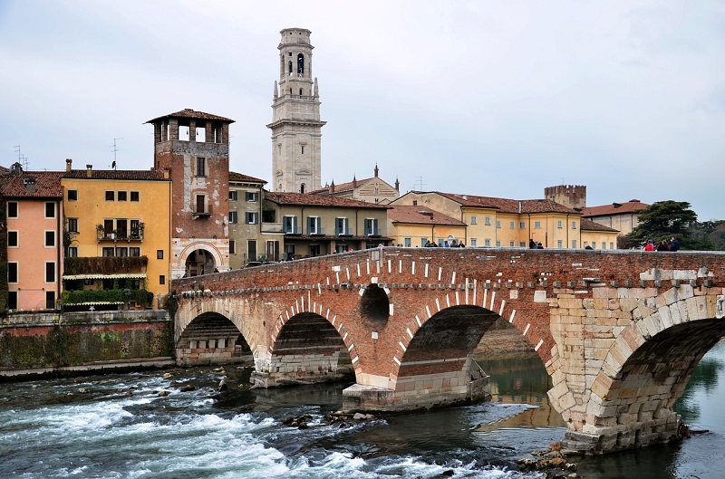 Ponte Pietra, Verona